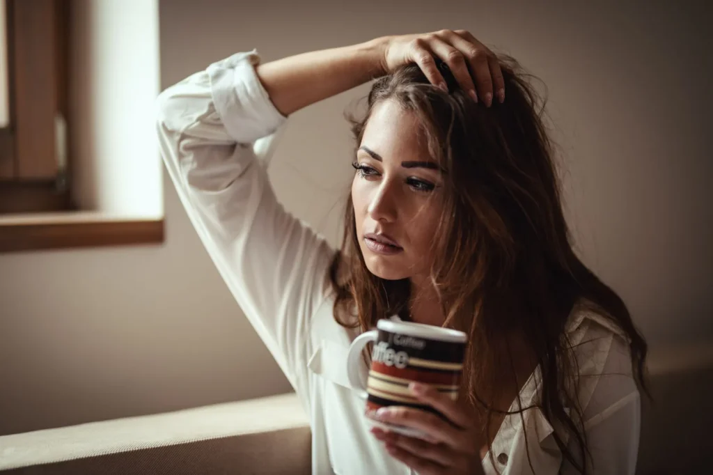 woman-analyzing-hair-in-mirror